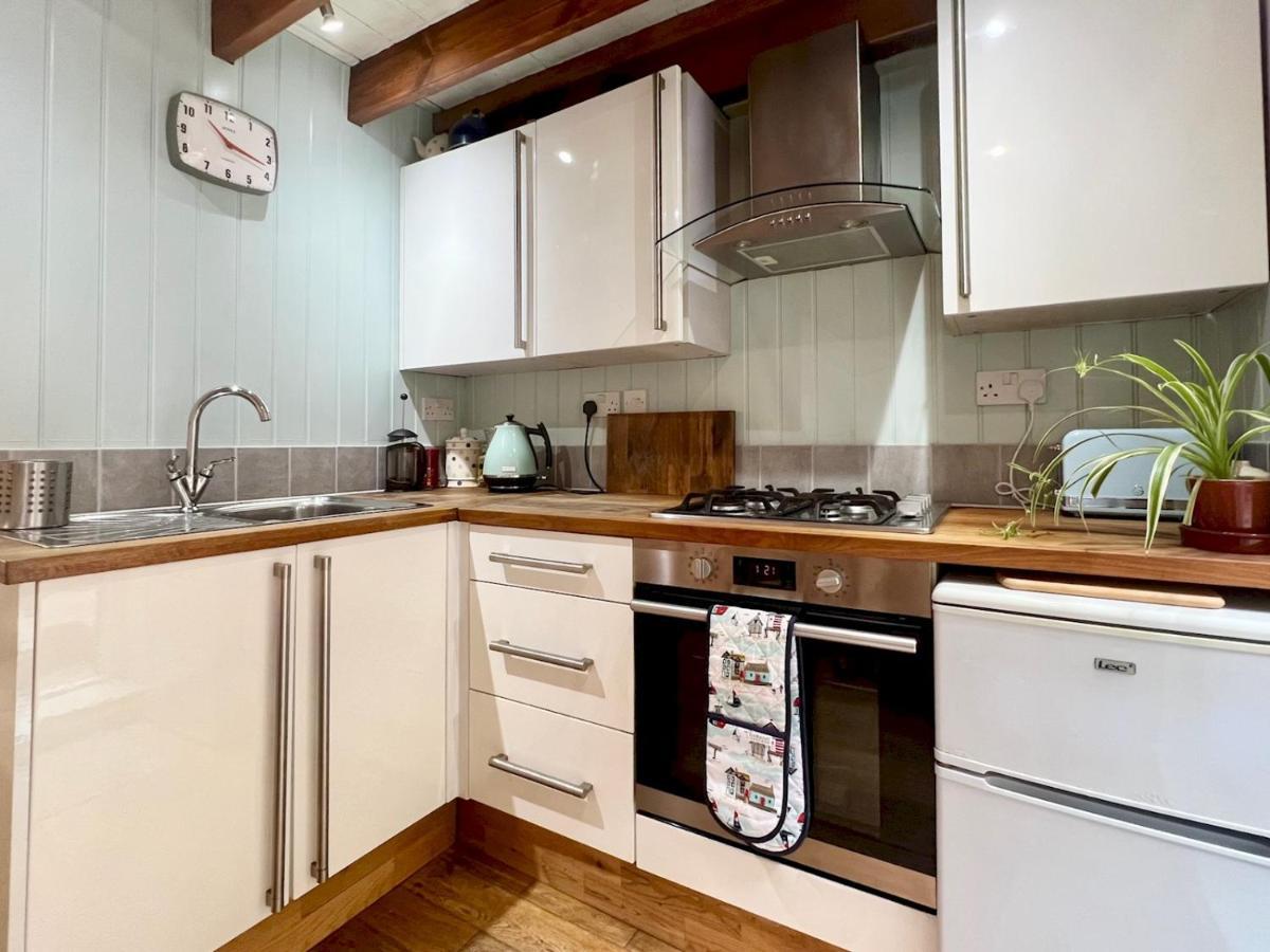 Pass The Keys 64 Church Street Characterful 2-Bed Cottage In The Heart Of Town Kingsbridge  Exterior photo